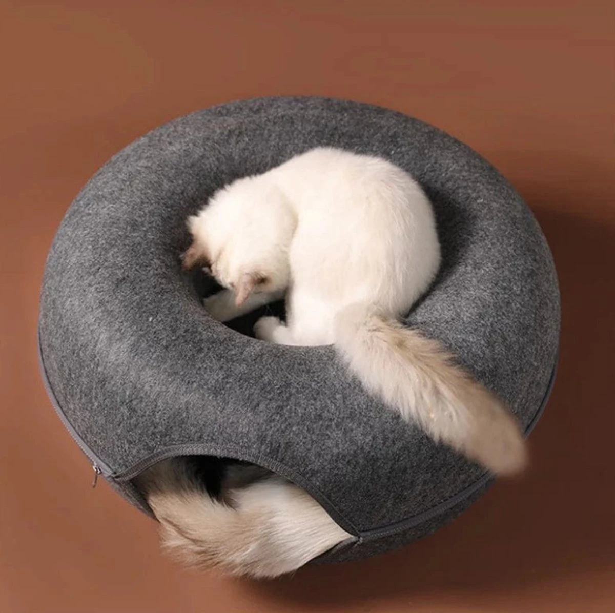 Merkloos A.K.A. Kattentunnel En Kattenmand In-1 – Kattenspeelgoed Speeltunnel Kattenhuis – Kattenhol Rond Kattenspeeltjes - Cat Cave Donut - Antraciet Vilt 10 Merkloos A.K.A. Kattentunnel En Kattenmand In-1 – Kattenspeelgoed Speeltunnel Kattenhuis – Kattenhol Rond Kattenspeeltjes - Cat Cave Donut - Antraciet Vilt - Afbeelding 8