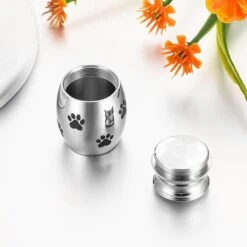 Merkloos Zilverkleurige Mini Urntje Voor Dieren. Mooi Klein Urntje Voor Een Grote Herinnering 7.5 ML Inhoud. 8 Merkloos Zilverkleurige Mini Urntje Voor Dieren. Mooi Klein Urntje Voor Een Grote Herinnering 7.5 ML Inhoud. -Huisdier Verkoop 1200x1200 1456