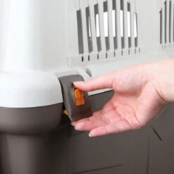 Skudo IATA Type 4 -Vervoersbox- Taupe/Sand - 68 X 48 X 51 Cm 35 Skudo IATA Type 4 -Vervoersbox- Taupe/Sand - 68 X 48 X 51 Cm -Huisdier Verkoop 1200x1200 2147