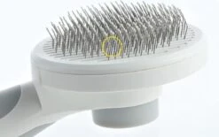 Merkloos Dierenborstel - Haarborstel Huisdieren - Borstel Voor Vacht Huisdier - Borstel Kat - Borstel Hond - Makkelijk Haar Verwijderen Met één Klik - Inclusief Speeltje - Kam Huisdier - Vachtverzorging - Massage 19 Merkloos Dierenborstel - Haarborstel Huisdieren - Borstel Voor Vacht Huisdier - Borstel Kat - Borstel Hond - Makkelijk Haar Verwijderen Met één Klik - Inclusief Speeltje - Kam Huisdier - Vachtverzorging - Massage -Huisdier Verkoop 1200x751 2