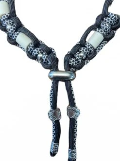 Anti-tekenband Spike - Vlooienband - Voor Hond Hond - Lichtgrijze Keramische EM-X Kralen - Kleur Zwart Zilvergrijs - Lengte 35 Cm - Nekomvang Vanaf 33 Tot 45 Cm - Lengte Geknoopt Deel 35 Cm - Met Zilverkleurige Kralen -Huisdier Verkoop 900x1200 34